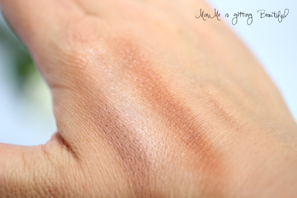 Contouring DuoStick Swatch
