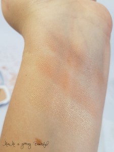 loreal-highlighter-golden-glow-puder-swatch